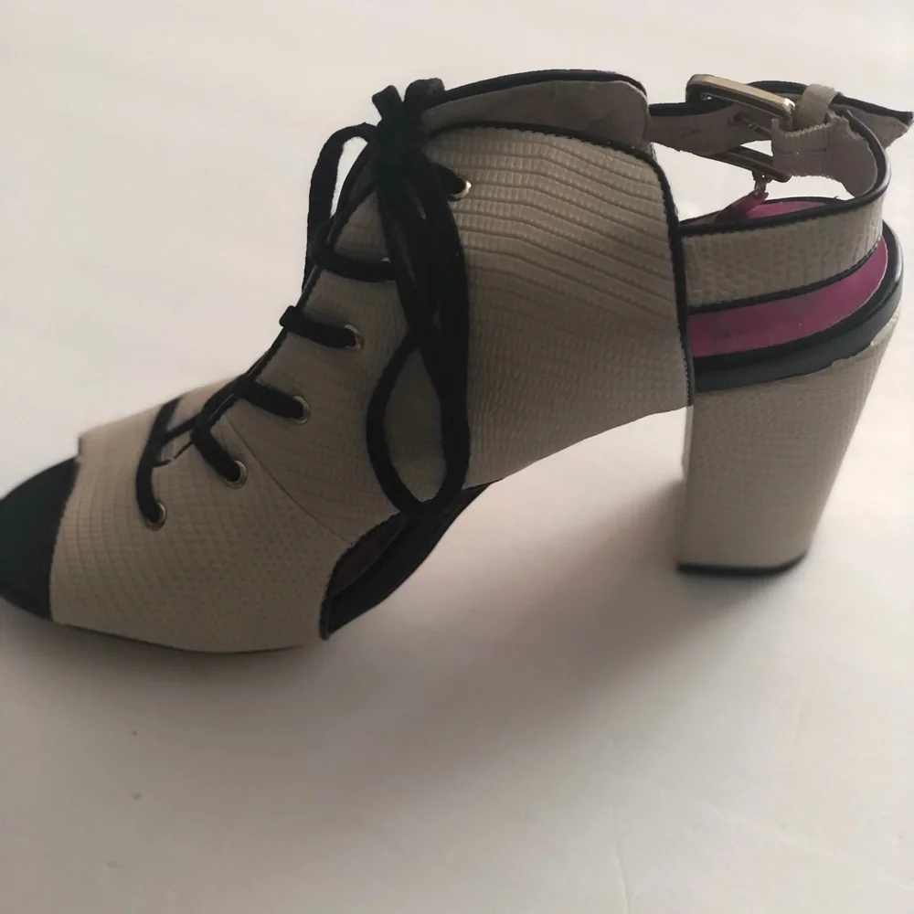 Juicy Couture Open Toe  laced Sandal - Picture 3 of 11